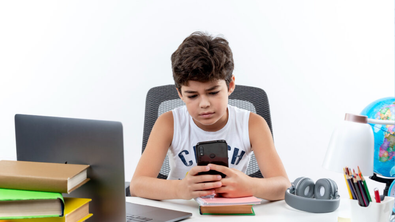 Amaravati News : विद्यार्थ्यांना मोबाइलपासून दूर ठेवणे गरजेचे… भविष्यासाठी नीता मुंधडा यांचे आवाहन