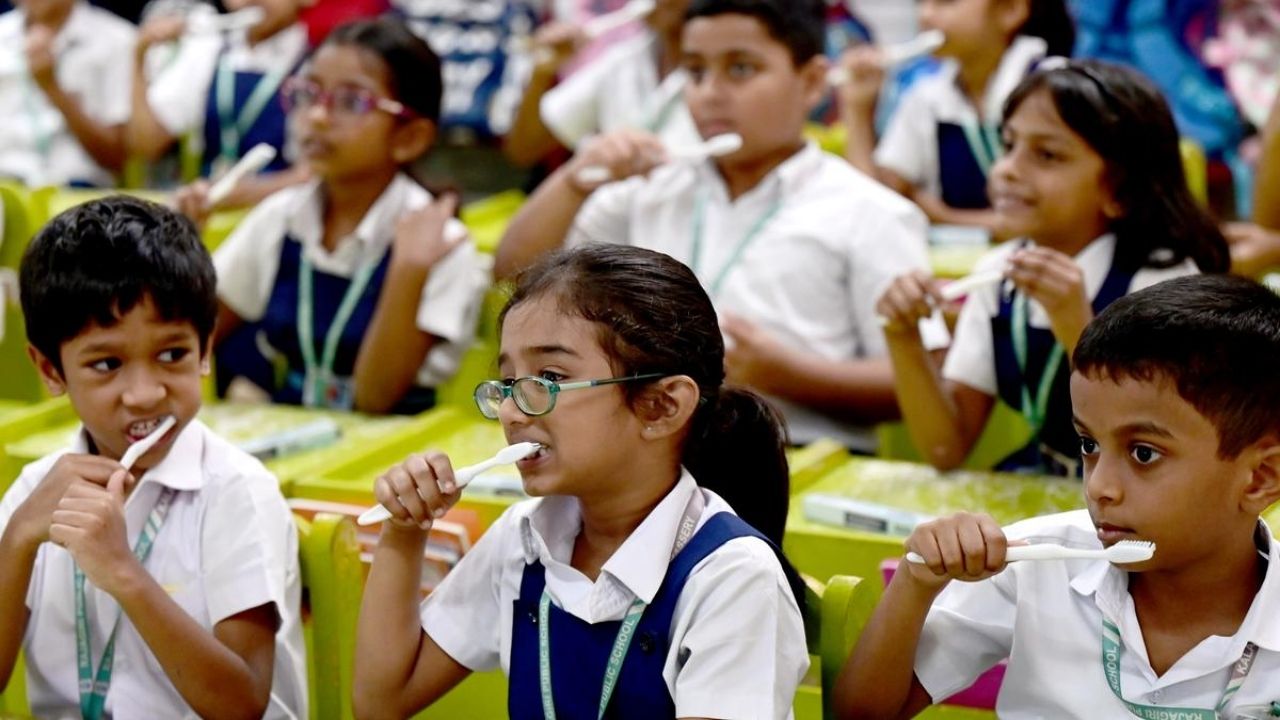 Washim News : चित्रकलेतून मुलांमध्ये ‘दंत आरोग्या’चा जागर! ३९ विजेत्या विद्यार्थ्यांचा सन्मान