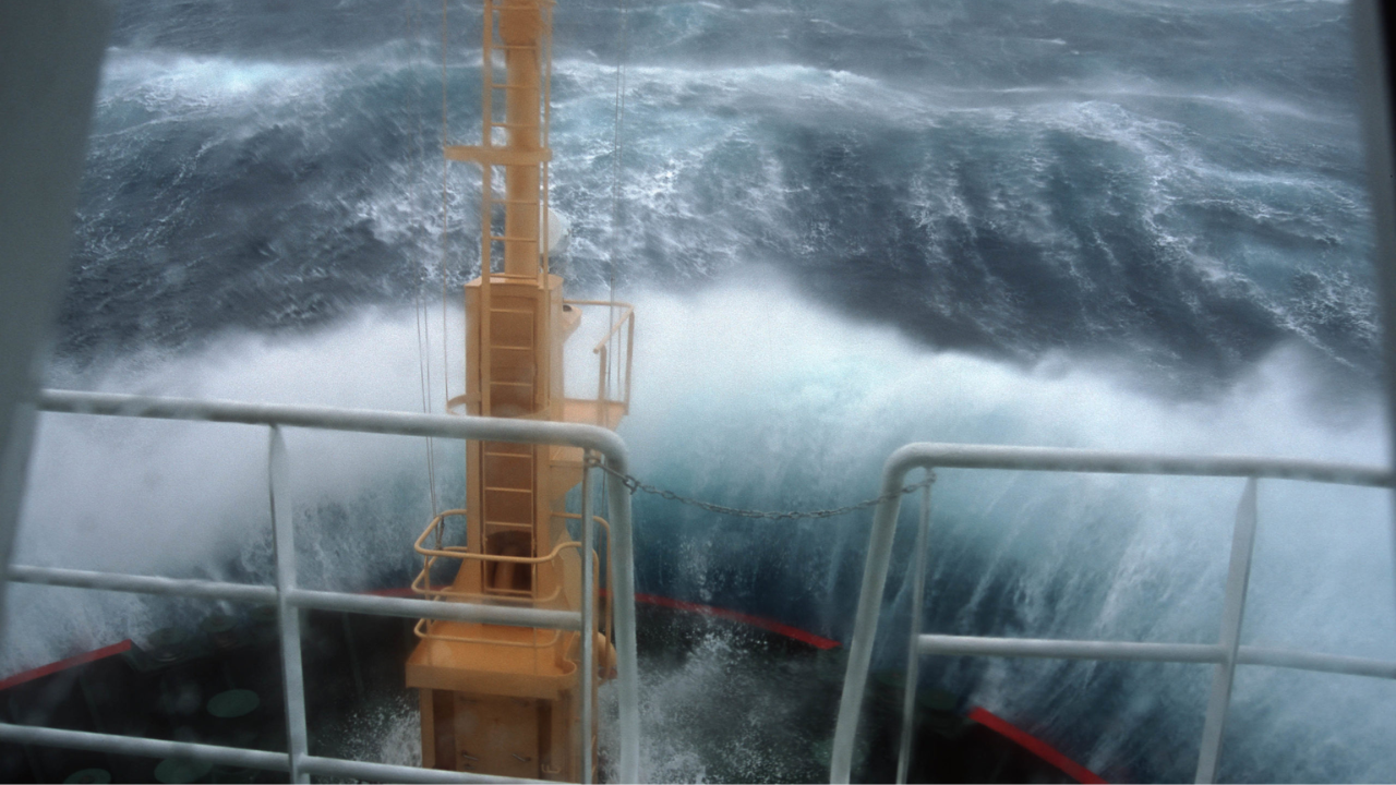 तुम्हाला आजही हा थरार अनुभवण्याची इच्छा आहे तर एक लक्षात घ्या, येथे जाणे म्हणजे यमाच्या दारात घुसून यमालाच हुलकावण्या देणे. ड्रेक passage अमेरिकेचे दक्षिण टोक (केप हॉर्न) आणि अंटार्क्टिकाच्या दक्षिण शेटलँड बेटांच्या दरम्यान असलेला पाण्याचा भाग आहे. 