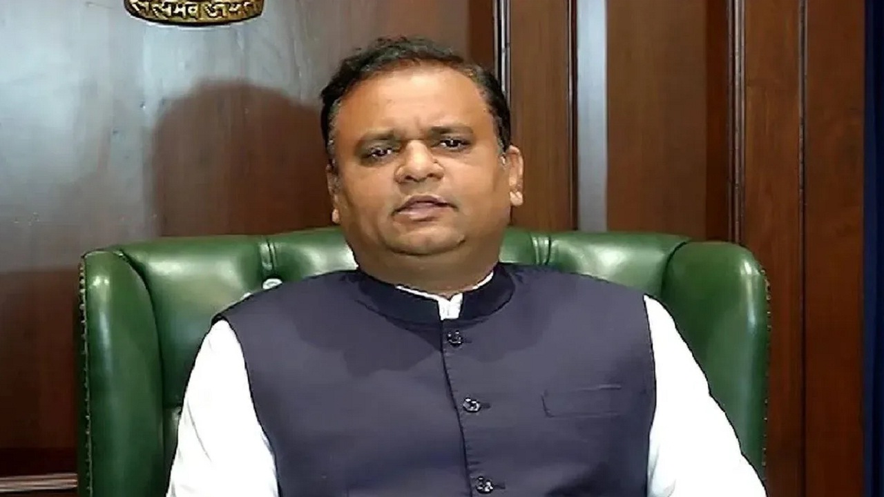 राहुल नार्वेकरांचं टेन्शन वाढलं, काँग्रेसचं निवडणूक आयुक्तांना पत्र; गुन्हा दाखल होणार?