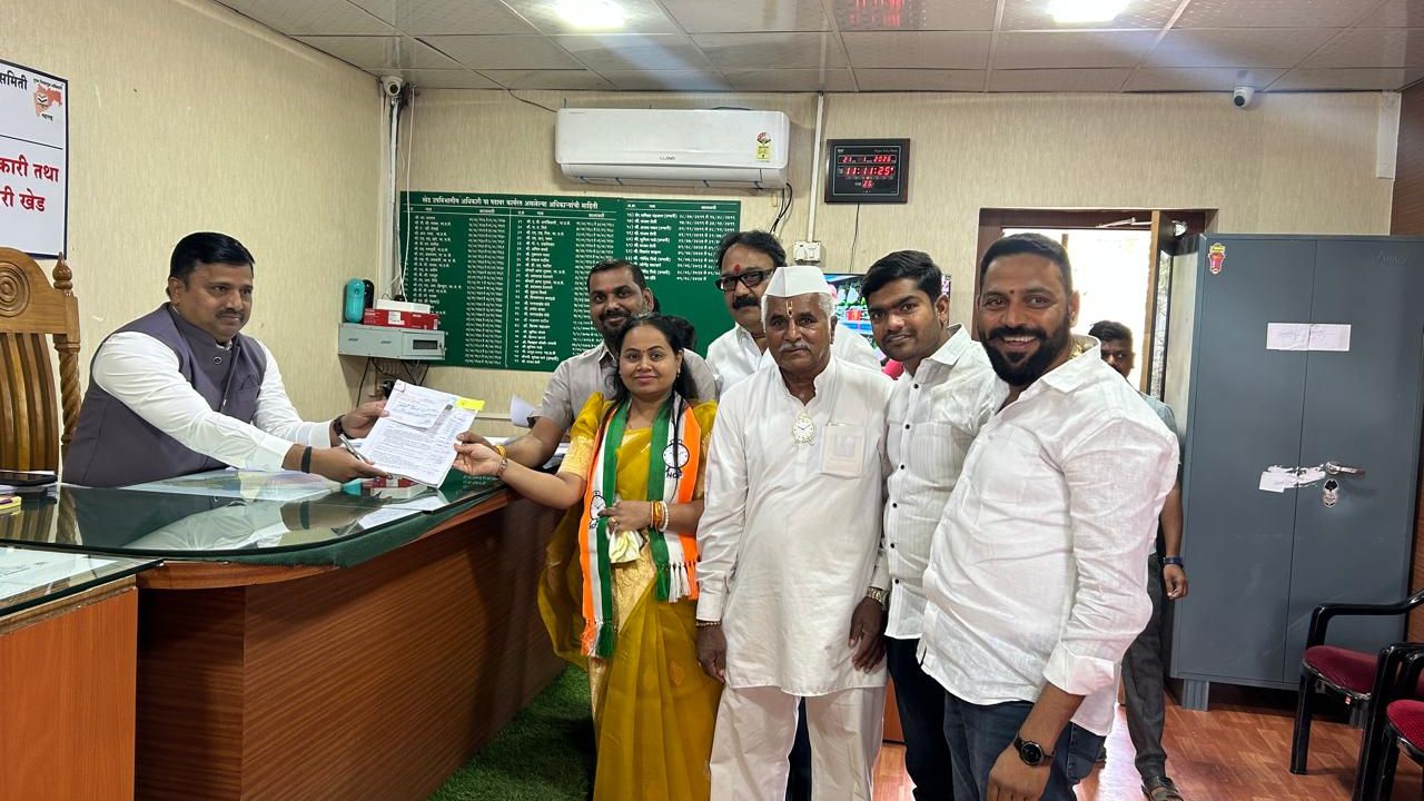 देहूगावात निवडणुकीचा धुरळा! राष्ट्रवादीच्या उमेदवारांच्या प्रचाराचा नारळ फुटला, अर्ज दाखल