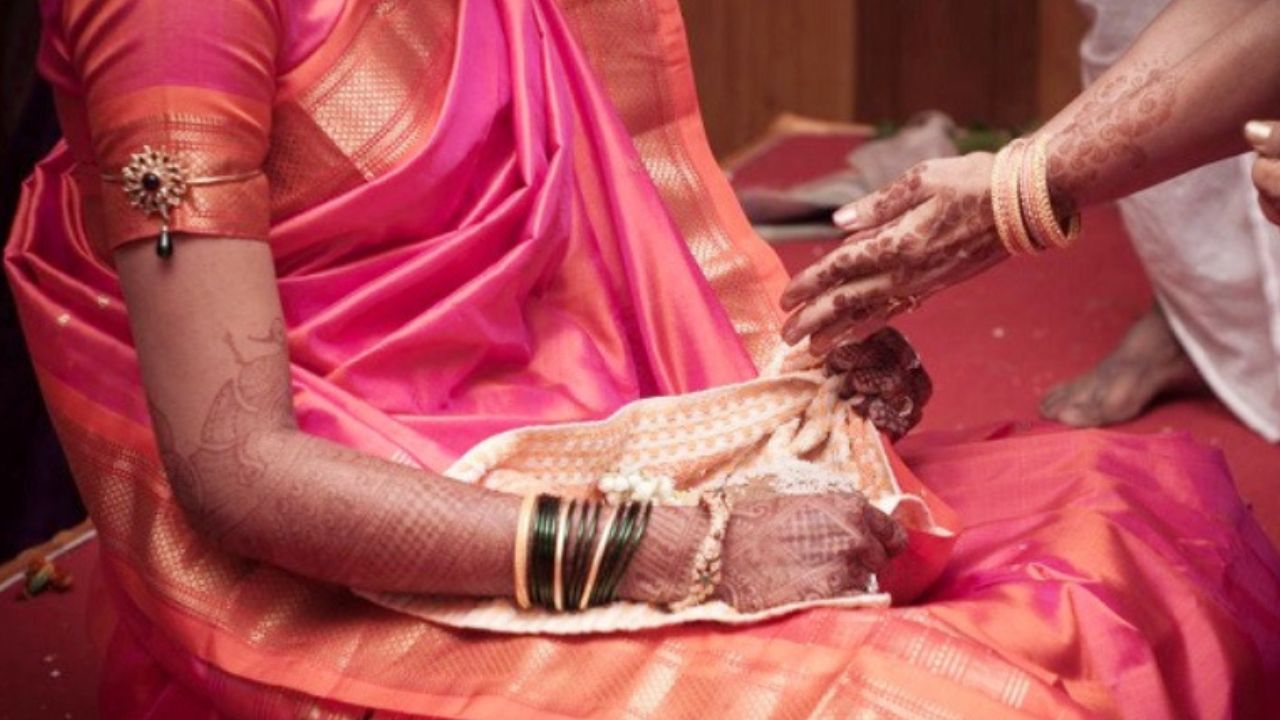 ओटी फक्त स्त्रियांचीच का भरतात ? पुरुषांची का नाही, जाणून घ्या यामागचं खरं कारण