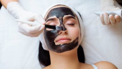 व्हायरल चारकोल मास्क तुमच्या त्वचेसाठी घातक? तज्ज्ञांंचा इशारा