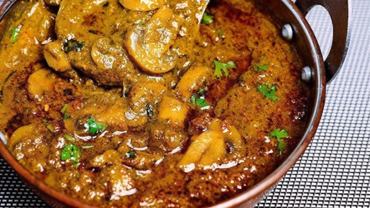 नॉनव्हेज भाजीलाही मागे टाकेल ही भाजी, घरी बनवा रेस्टॉरंट स्टाईल ‘मसाला मशरूम’
