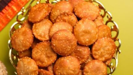 Makar Sankrant 2026 : तिळाचे लाडूच नाही तर सणाला हा पारंपारिक पदार्थही मानला जातो खास, जाणून घ्या रेसिपी