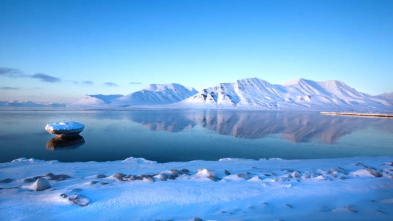 हे आहे जगातील शेवटचे गाव; इथे नाही मरण्याची परवानगी… नेहमीच असतो रात्रीचा अंधार