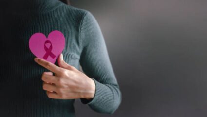 तुम्हालाही Breast cancer तर नाही? कपडे घालताना ही गोष्ट नक्की तपासा, वेळीच टाळता येईल गंभीर समस्या