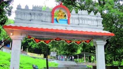 भारतातील एक असे मंदिर जिथे आजही देव आहे जिवंत; 150 पायऱ्यांनंतर होते देवाचे दर्शन