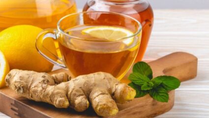 हिवाळ्यात घसा खराब झालाय? मग अशाप्रकारे घरी बनवा अदरक-मधाचा चहा; प्रत्येक घोटात मिळेल आराम