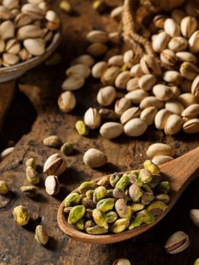 पिस्ता देतो चेहऱ्यावर ग्लो, पण कसं ?