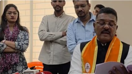 Mumbai : “नरेंद्र मेहता मीरा भाईंदरच्या जनतेला वेठीस धरत आहेत” सरनाईकांचा गंभीर आरोप