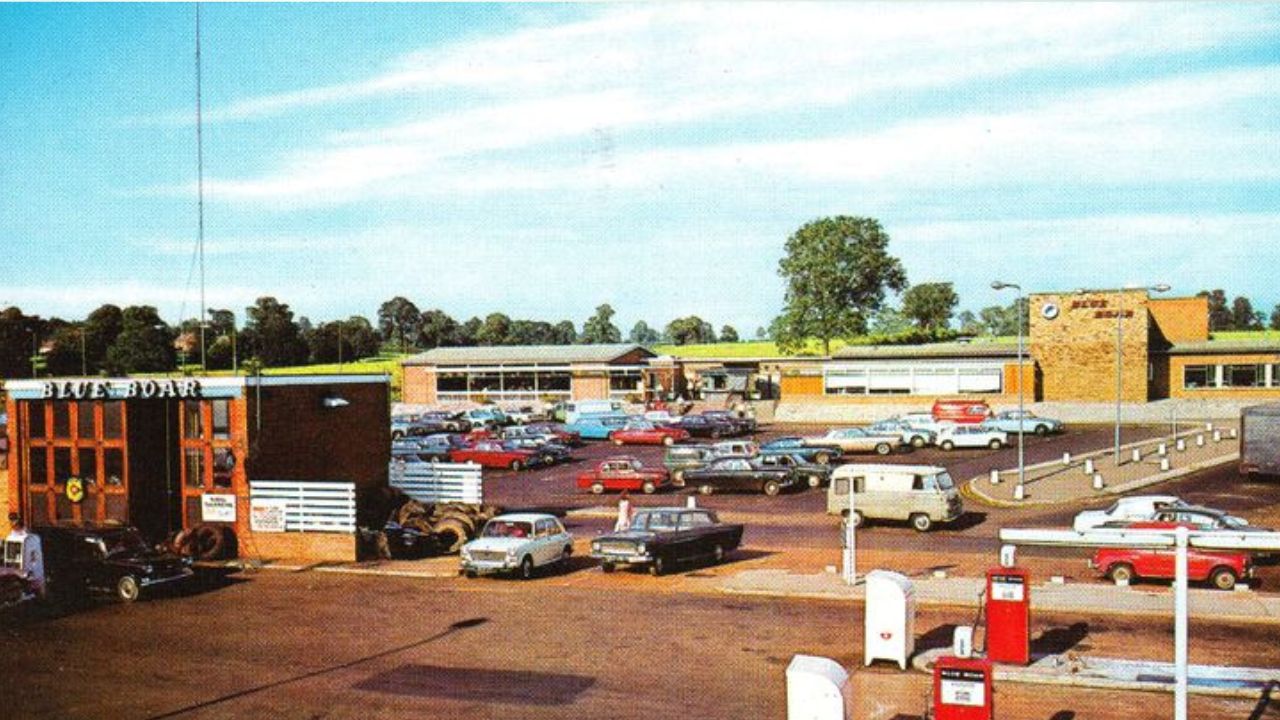 यंदाच्या अर्थसंकल्पात रस्तेविकासाबाबत देखील नव्या उपाय योजना राबवण्याची शक्यता नाकारता येत नाही. महामार्ग रस्तेविकास आणि एक्सप्रेसवेच्या गतीला चालना देणं हे महत्वाचं आहे. एक्सेस-नियंत्रित एक्सप्रेसवे आणि चार-लेन व त्याहून अधिक रुंद महामार्गांच्या विकासाबाबत आतापर्यंत अंमलबजावणी करताना अनेक आव्हानांना सामोरं जावं लागलं.