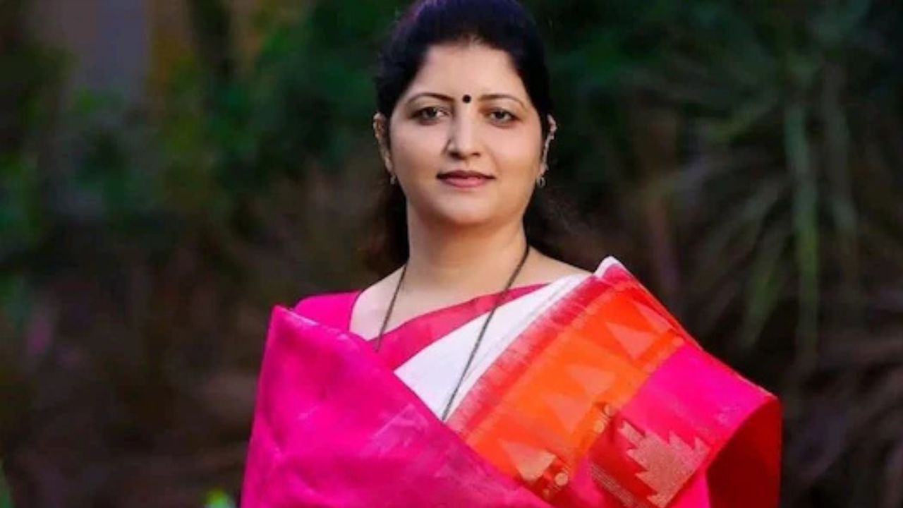 Kolhapur News : “महिलांचे अधिकार नाकारण्यात महिलाच पुढे” ; रुपाली चाकणकर यांचं परखड वक्तव्य