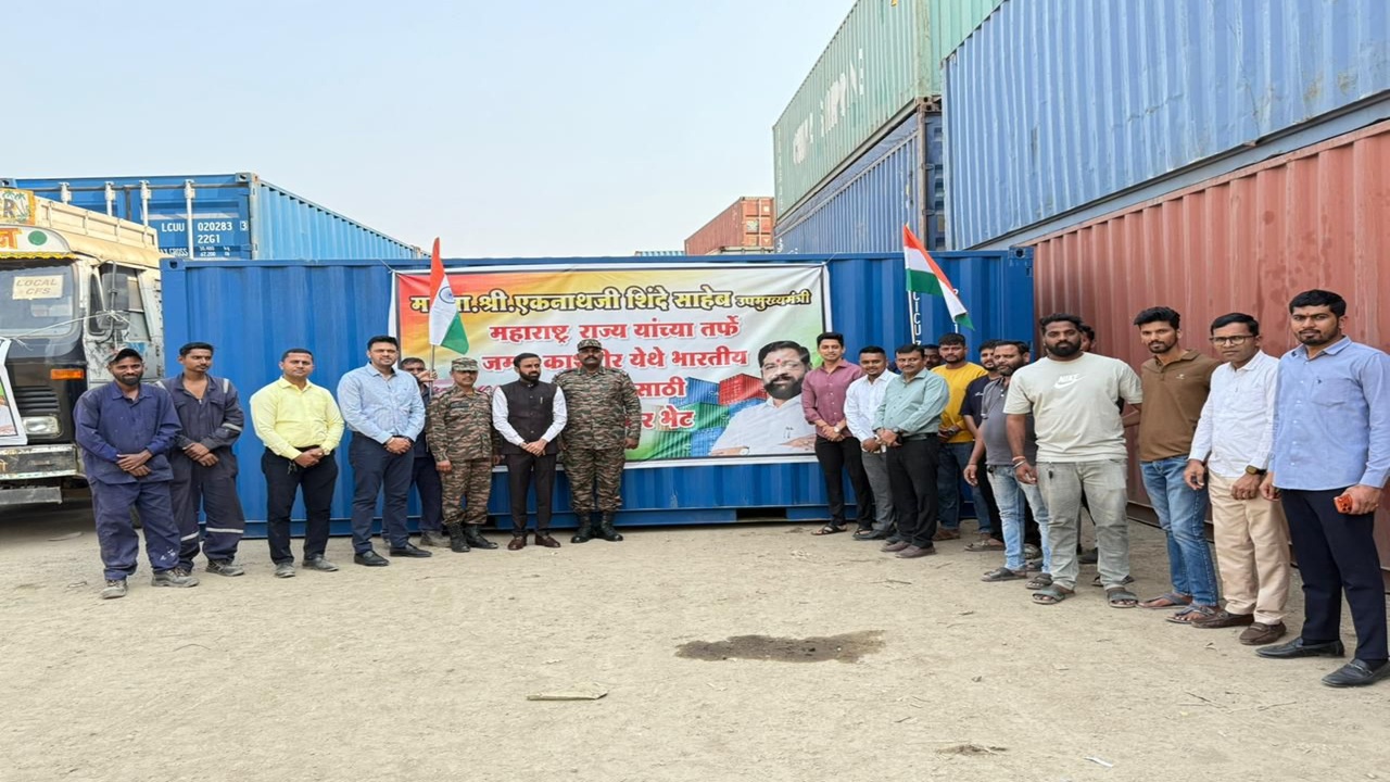 भारतीय सैन्याला शिवसेनेकडून मदतीचा हात, शत्रूपासून आणि बदलत्या हवामानापासून संरक्षण व्हावे यासाठी दिले ५० कंटेनर