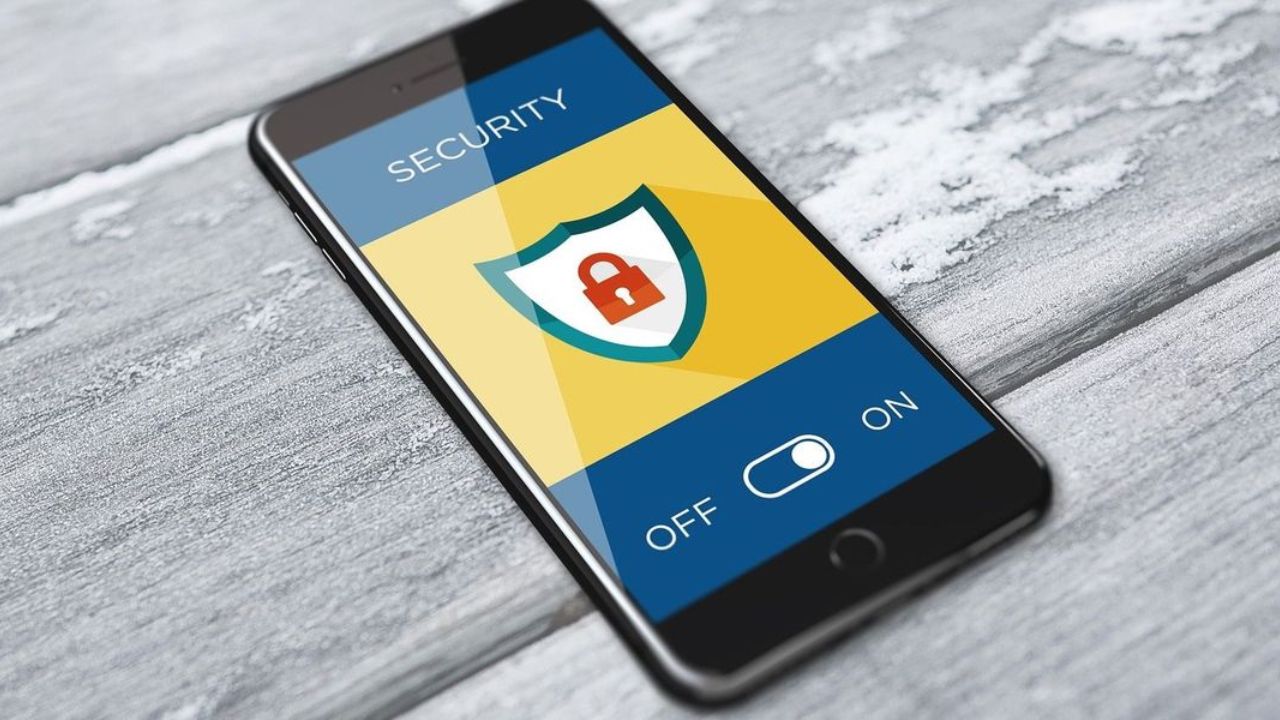 स्कॅमर्सचा गेम ओव्हर! आत्ताच ON करा फोनमधील या 2 सेटिंग्स; OTP, लिंक, कॉल स्कॅमपासून राहाल सुरक्षित