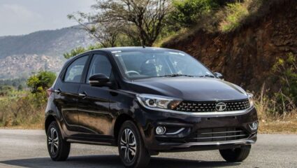 ग्राहकांची ‘या’ कारवरून नजरच हटेना! 28 किमी मायलेज, ॲडव्हान्स फीचर्स आणि किंमत 8 लाखांपेक्षा कमी