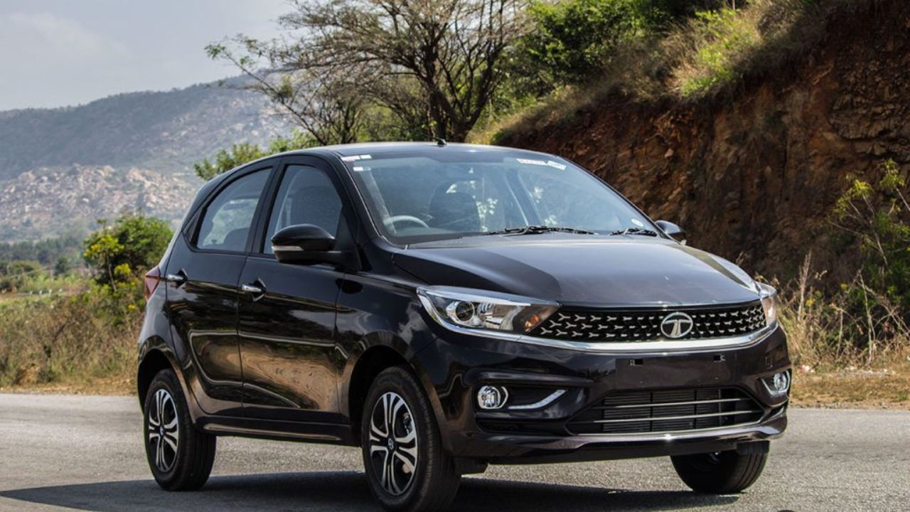 ग्राहकांची ‘या’ कारवरून नजरच हटेना! 28 किमी मायलेज, ॲडव्हान्स फीचर्स आणि किंमत 8 लाखांपेक्षा कमी