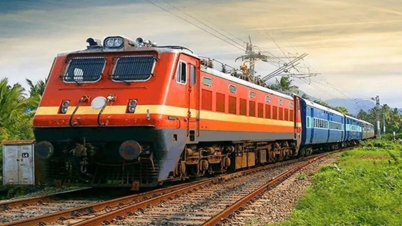 मराठवाड्यातून पुण्याला जाणाऱ्या अनेक रेल्वे हडपसरपर्यंतच धावणार; प्रवाशी संघटना आक्रमक