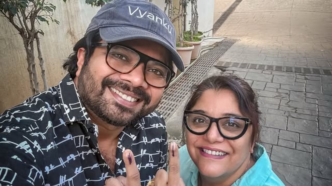 मराठी कलाकारांमध्ये संस्कृती बालगुडे, उर्मिला कोठारे, प्राजक्ता माळी या सगळ्यांना मतदानाचा हक्क बजावला आहे. तसेच हिंदी कलाकार देखील मतदान करताना दिसले आहेत. 