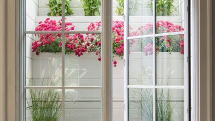 Vastu Tips: चुकीच्या ठिकाणी खिडकी असेल तर वाढतात तणाव आणि खर्च, जाणून घ्या योग्य दिशा