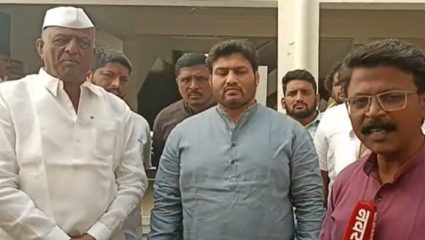 Sangli : मानाच्या गदा शासनाला परत करत, आझाद मैदानावर आंदोलनाचा ज्येष्ठ मल्लांचा इशारा