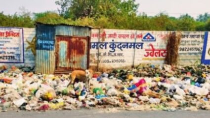 Ahilyanagar News: नगरकरांनो तुमच्या शहराची प्रतिमा मलीन होतेय! शहरात प्रवेश करताच कचऱ्याने होतेय स्वागत