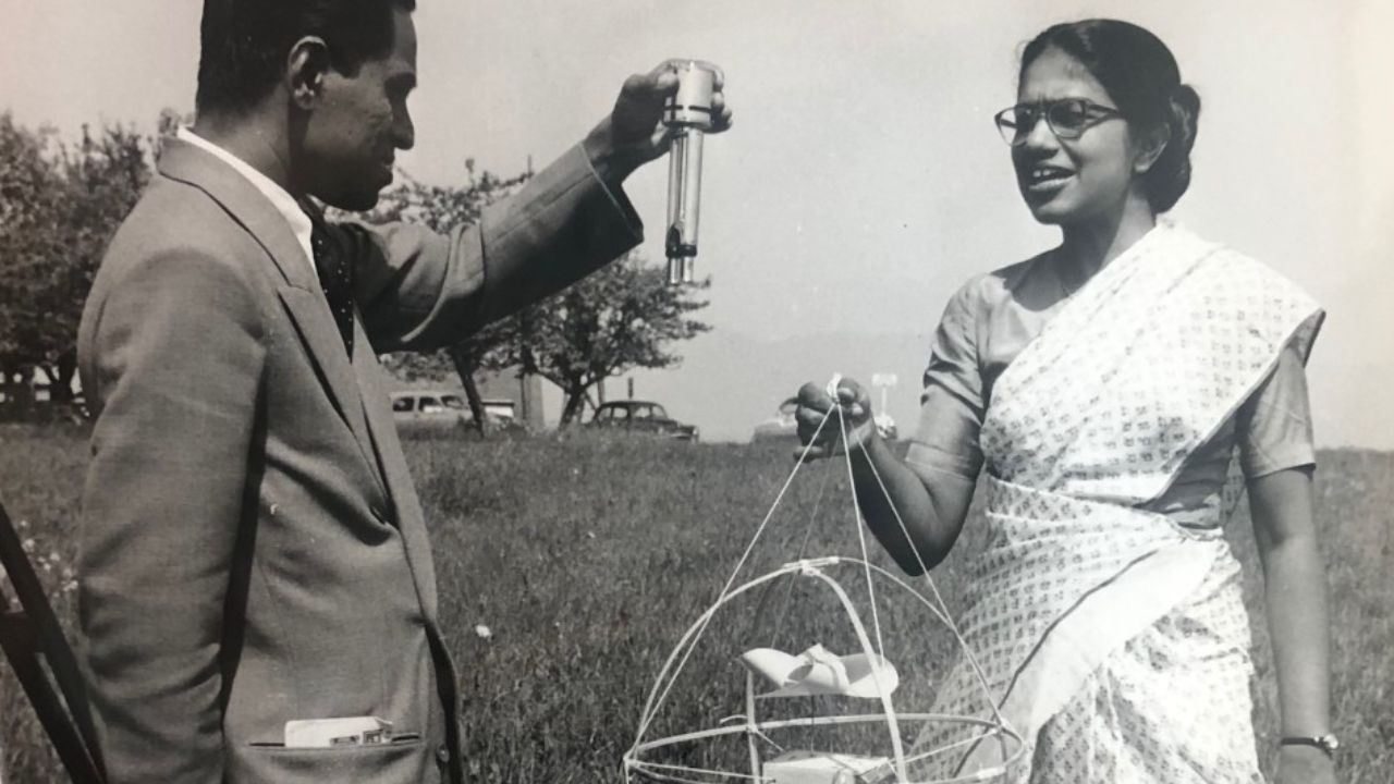  अण्णा मणी : भारताच्या हवामान विभागासाठी ज्यांनी ज्यांनी योगदान दिलं त्यातील एक आणि पहिली महिला म्हणजे अण्णा मणी. या महिलेने भारतातील हवामान मोजण्यासाठी उपकरणे बांधली. त्यांच्या कामामुळेच आज आपले हवामान अंदाज अचूक आहेत. पण दुर्दैवाने, याचे बहुतेक श्रेय त्यांना नाही तर पुरुष शास्त्रज्ञांना गेले.