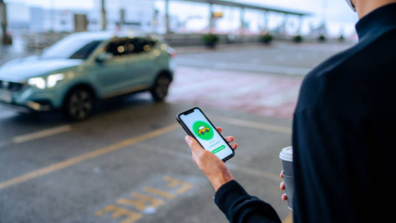 देशभरात ixigo ची ‘एअरपोर्ट कॅब’ सेवा सुरू; प्रवाशांना वेळेवर पिक-अपची हमी