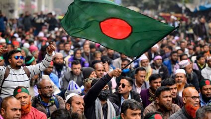 Bangladesh Elections : निवडणुकीपूर्वी बांगलादेशात मोठी राजकीय उलथा-पालथ; युनूस सरकारमधील मंत्री देश सोडण्याच्या तयारीत?