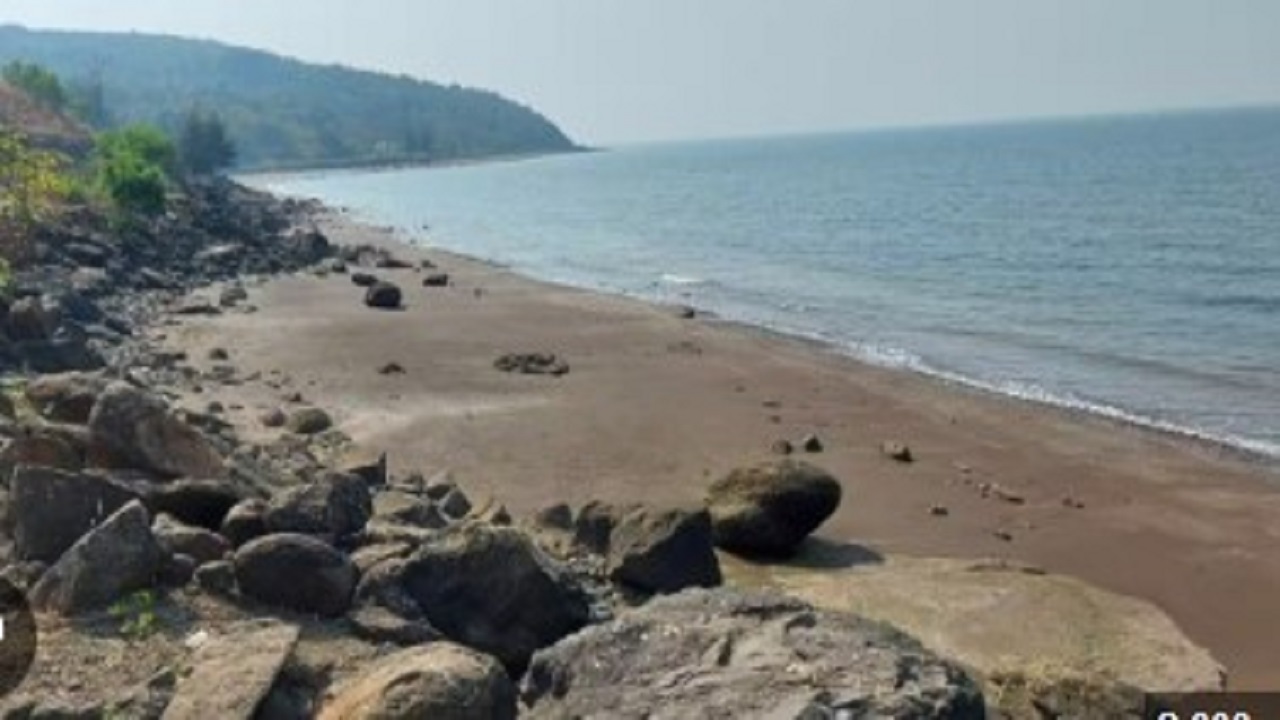 गुहागर किनाऱ्यावर शुकशुकाट; नेहमी गर्दीने गजबजलेला समुद्रकिनारा पडला ओस