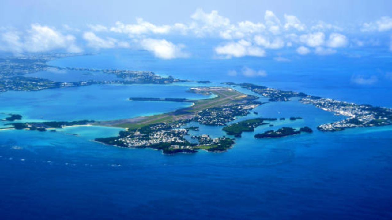 Bermuda Island : महासागराच्या मध्यभागी बर्म्युडा बेट कसं तयार झालं? हजारो वर्षापूर्वी समुद्रात काय घडलं होतं? जाणून घ्या