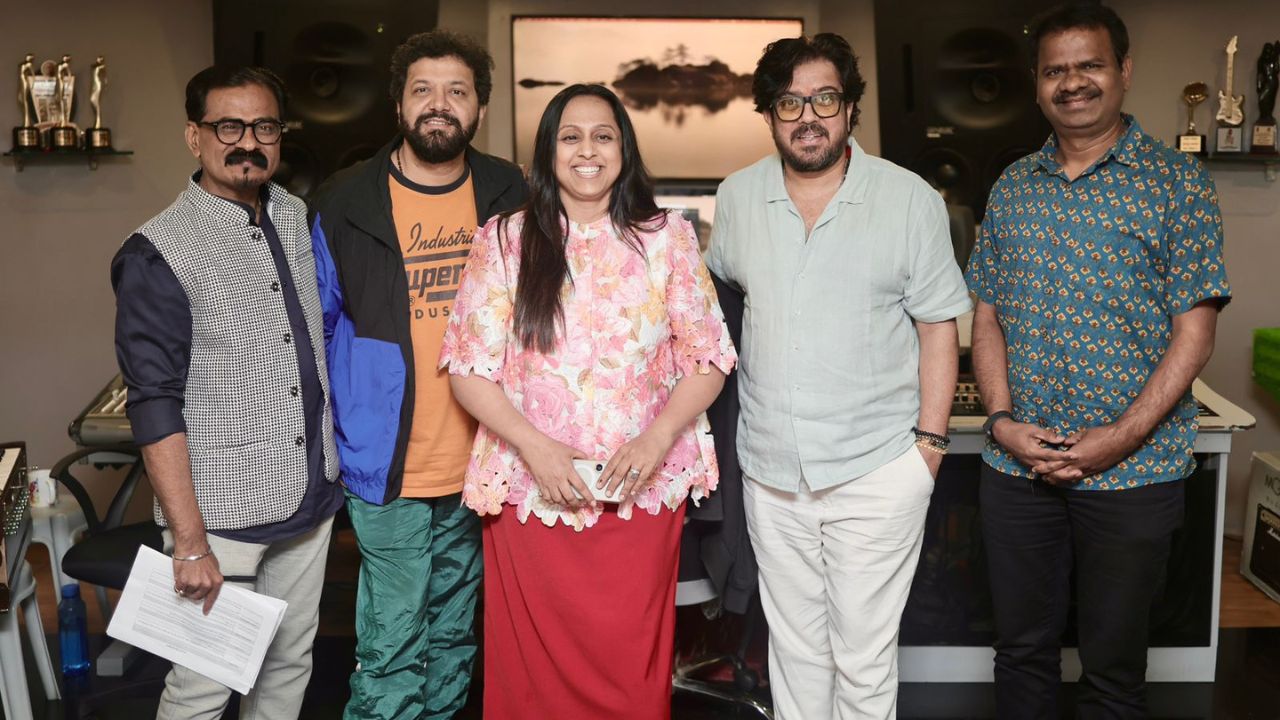 पुस्तकांचा सुगंध, कवितांची ओळख! बालपणाच्या आठवणींना उजाळा देणारं भावस्पर्शी ‘बालभारती गीत’ प्रेक्षकांच्या भेटीला