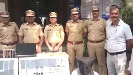 Bhiwandi : मोबाईल दुकानातील चोरी प्रकरणी दोन चोरट्यांना अटक ;23 लाखांचा मुद्देमाल जप्त
