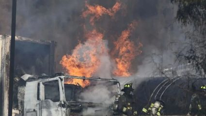 चिलीमध्ये भीषण दुर्घटना! गॅस टॅंकरच्या स्फोटात ५० गाड्या वाफेच्या ढिगाऱ्यात गायब ; थरारक VIDEO