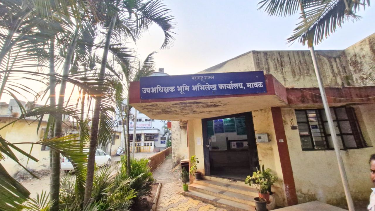 मावळ भूमी अभिलेख कार्यालयात अधिकारीच नाहीत; जागेवर फक्त खुर्च्या असल्याने नागरिकांचा मनस्ताप वाढला