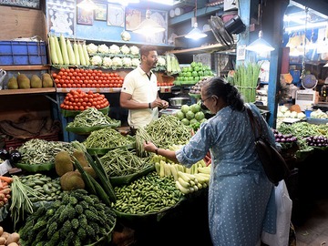 India Retail Inflation: लसूण-कांदा-बटाट्याच्या किमती कोसळल्या; मध्यमवर्गीयांना मोठा दिलासा