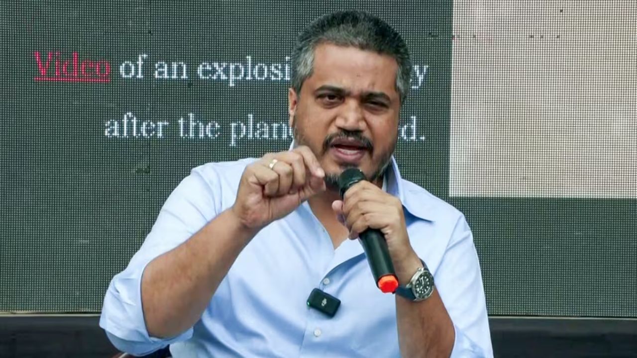 बारामतीमध्ये रोहित पवारांची पोलिसांसोबत शाब्दिक चकमक; जीसीए, व्हीएसआर कंपनीविरोधात गुन्हा दाखल नाहीच