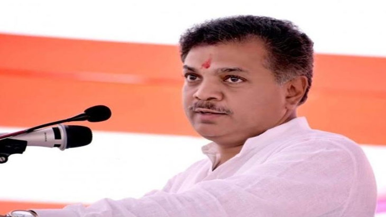 Dharashiv News: डिजिटल शाळा, पाणीपुरवठा योजना आणि रोजगार निर्मितीवर भर, महायुतीकडून विकासाचा १० कलमी ‘वचननामा’ जाहीर