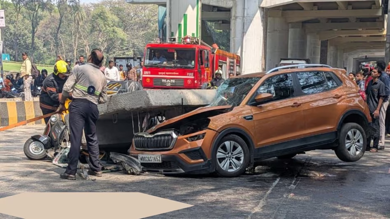 Mumbai metro pillar collapse: मेट्रो सिमेंटचा स्लॅब कोसळला, ऑटो आणि कारचा चेंदामेंदा, दुर्घटनेत एकाचा मृत्यू