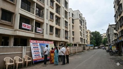 Mhada Lottery : म्हाडाच्या सदनिका आता आवाक्याबाहेर! मुंबईमध्ये बाजारभावापेक्षा अधिक दरामुळे घरांची विक्री रखडण्याची शक्यता