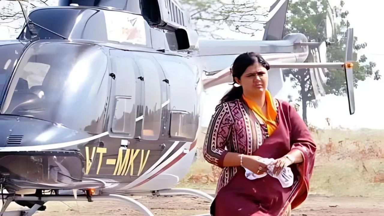 Pankaja Munde helicopter : मोठा अनर्थ टळला! मंत्री पंकजा मुंडेंच्या हेलिकॉप्टरमध्ये तांत्रिक बिघाड, उड्डाणाच्या काही क्षण आधीच…