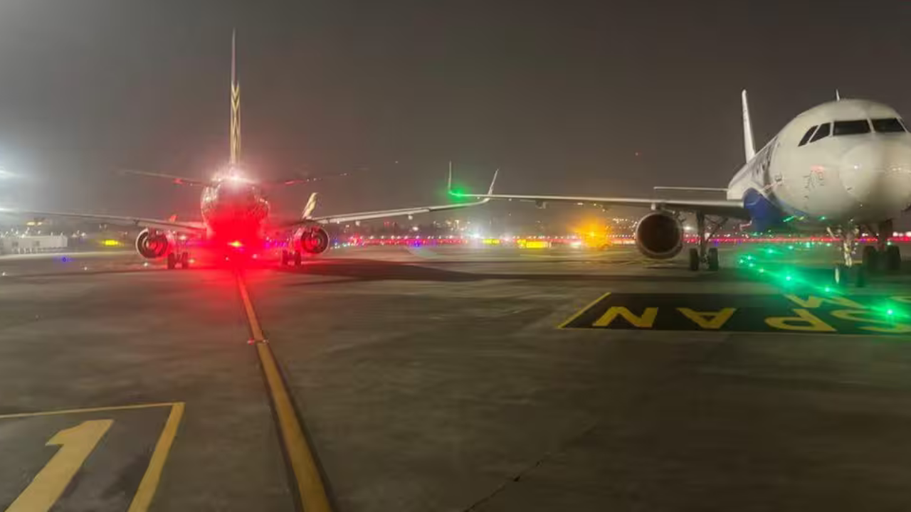 Breaking: अरे देवा! मुंबई विमानतळावर अनर्थ टळला, Air India-IndiGo च्या विमानांच्या पंखांची एकमेकांना टक्कर