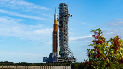 NASA Artemis 2: काय आहे हे ‘हेलियम’ संकट? ज्याने जगातील सर्वात शक्तिशाली रॉकेटला लाँच पॅडवरून खाली उतरवलं