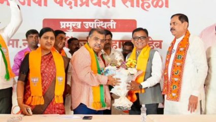 Political News : हिंगोलीच्या राजकारणाचा नवा अध्याय; ५०० कारचा ताफा घेऊन जोरदार शक्तीप्रदर्शन अन् भाजप प्रवेश