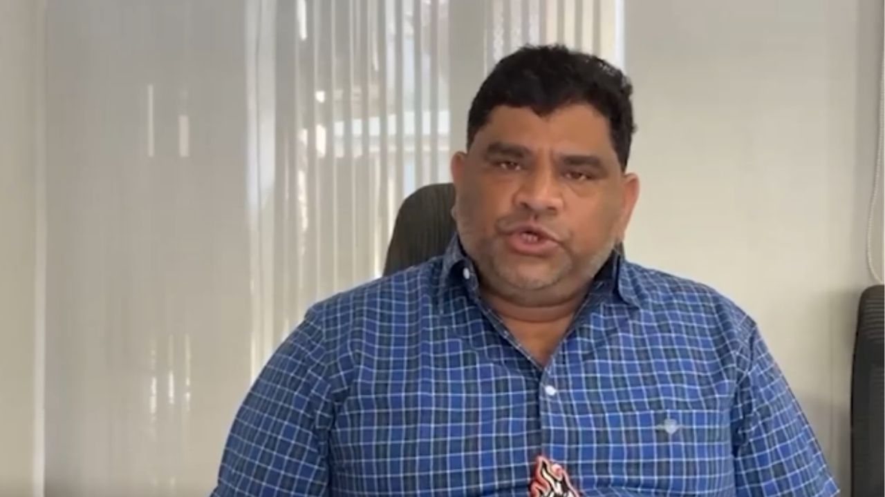 Vaibhav Naik: “एकनाथ शिंदे गद्दारीच्या पैशांवर निवडणूका लढवतात”- वैभव नाईक यांचा घणाघात