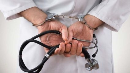 Navi Mumbai Crime: वॉर्डबॉय ‘डॉक्टर’ बनून केला उपचार, चुकीच्या इंजेक्शनमुळे 21 वर्षीय तरुणीचा मृत्यू