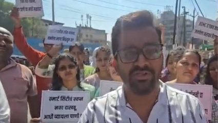 KDMC : पीएनटी कॉलनीत पाणी टंचाईविरोधात केडीएमसीवर मोर्चा, निवडणुका संपताच पाणीपुरवठा बंद झाल्याचा आरोप