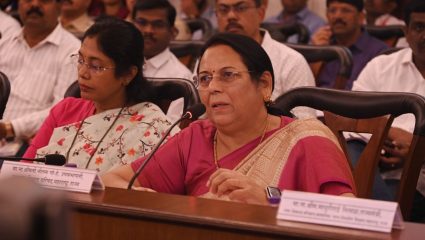 नीलम गोऱ्हे यांचे DCM सुनेत्रा पवारांना निवेदन; जिल्हा नियोजन आराखड्यात विशेष तरतुदी करण्याची मागणी