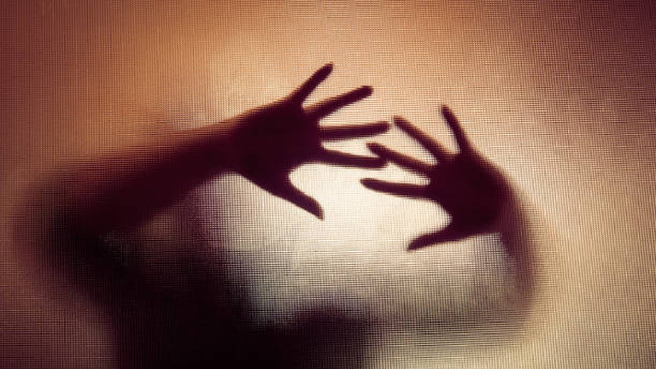 Crime News: शिक्षक की भक्षक! अल्पवयीन मुलीवर सतत ५ वर्षे अत्याचार अन्…; कुठे घडली घटना?