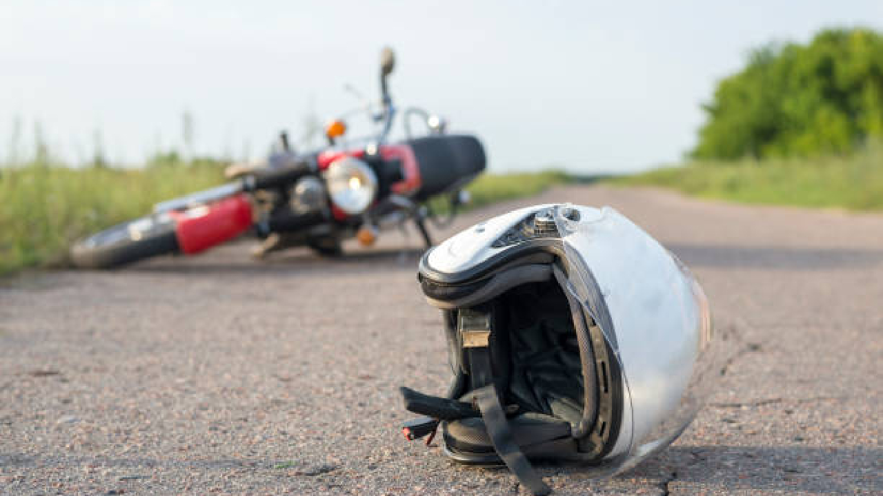 Crime News: भरधाव दुचाकीची सायकलस्वार मजुराला धडक, गंभीर जखमी